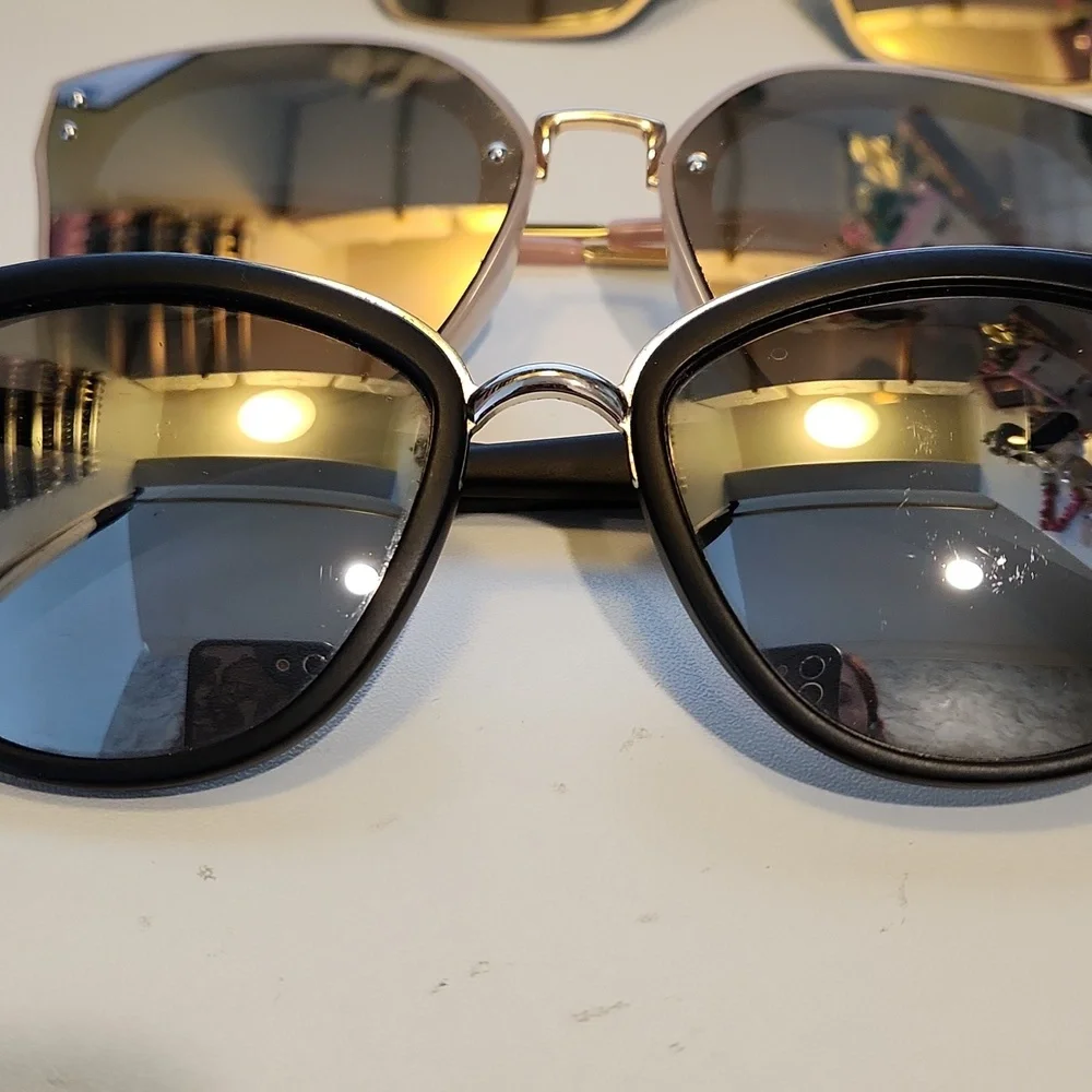 Lot Of 4 Mirrored Sunglasses - Picture 3 of 4
